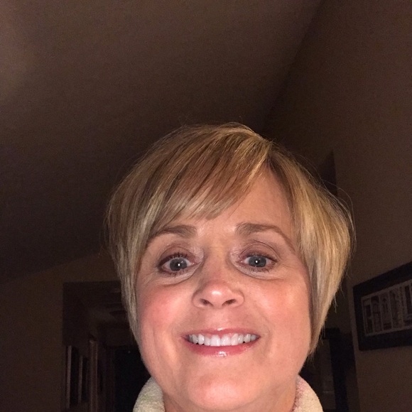 Meet your Posher, Carol - Picture 1 of 1